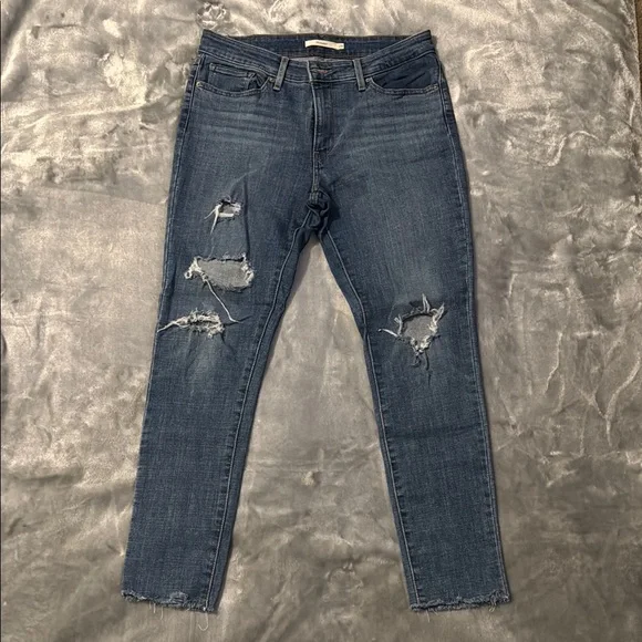 EUC Levi's Size 29 Distressed Skinny Jeans - Picture 1 of 6